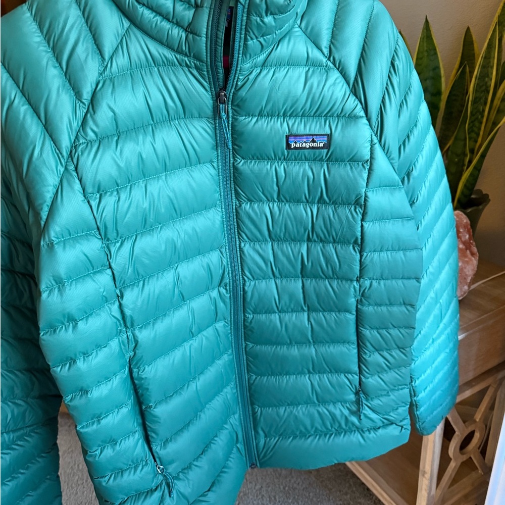 Women’s Patagonia Green down sweater jacket